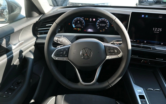 Volkswagen Passat cena 188190 przebieg: 8, rok produkcji 2024 z Olsztyn małe 301